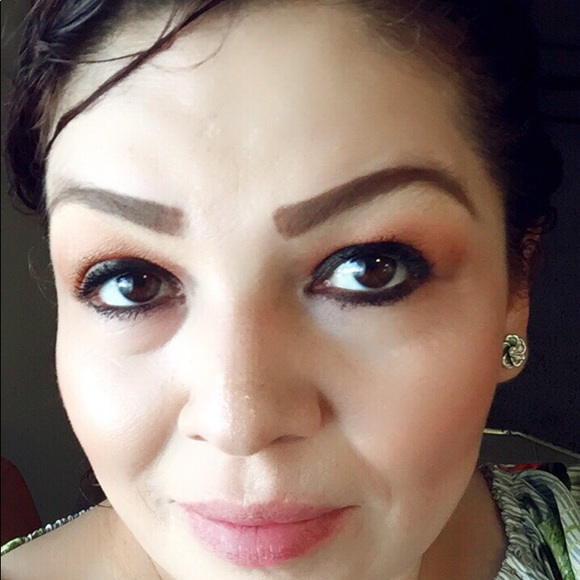 Meet your Posher, Cristina - Picture 2 of 2